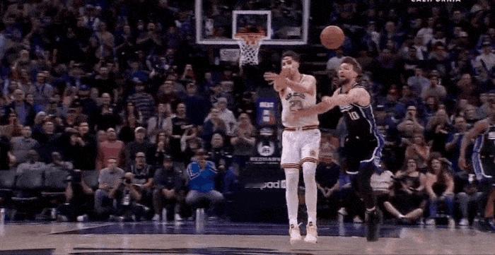 一个大个子，能够做到终场前在中圈位置进行高位逼抢，抢断成功后能够快攻完成绝杀，希