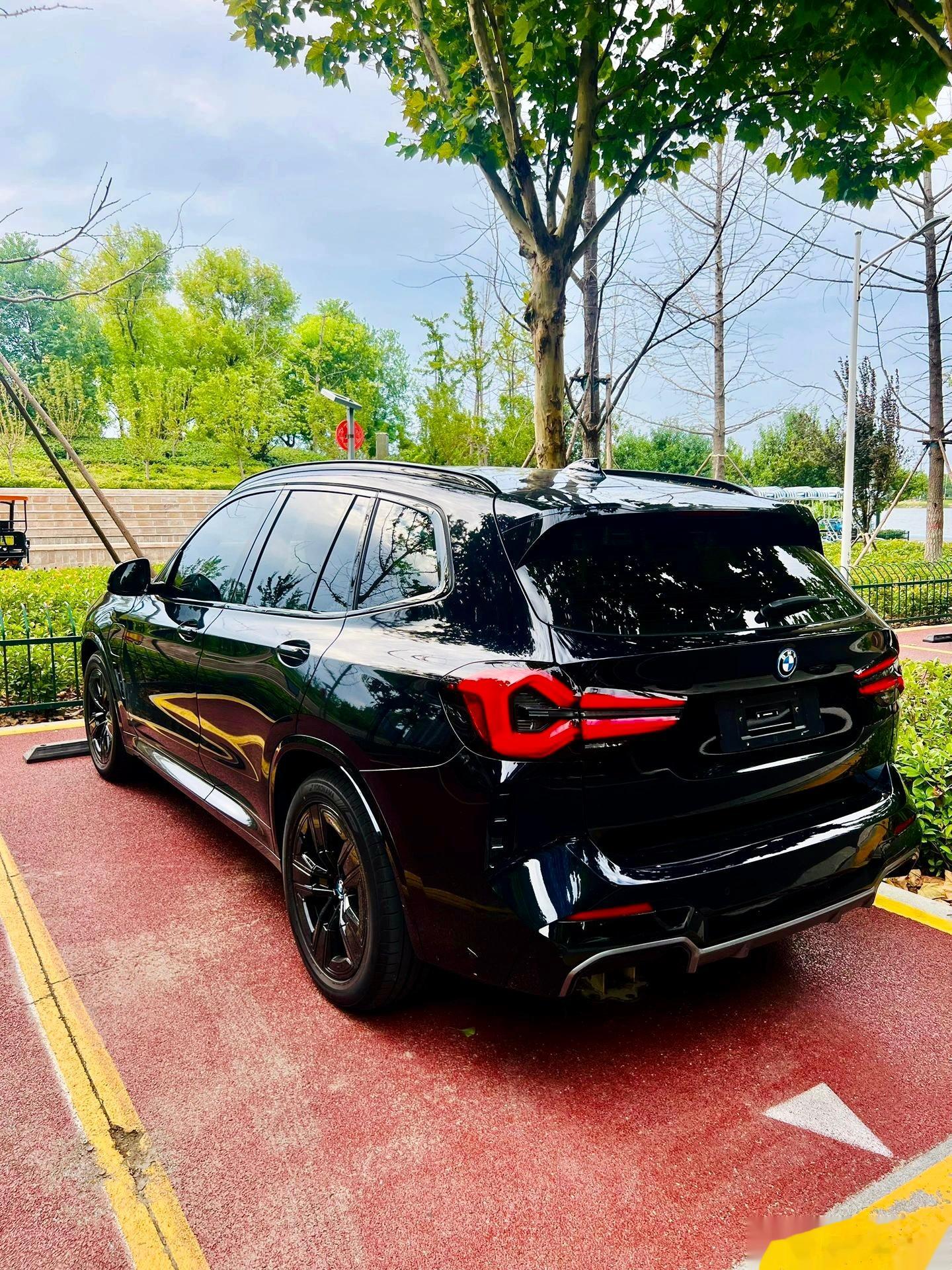 宝马i3的空间确实大，简直就是移动房车！ ​​​