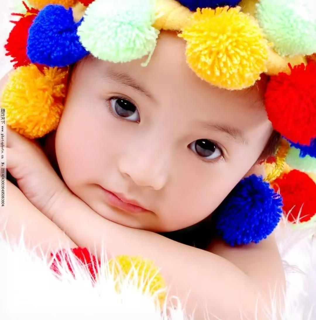 现在的年轻人生孩子都是跟父母生的，我们这栋楼西边的有位大姐，媳妇生第一胎时，给了