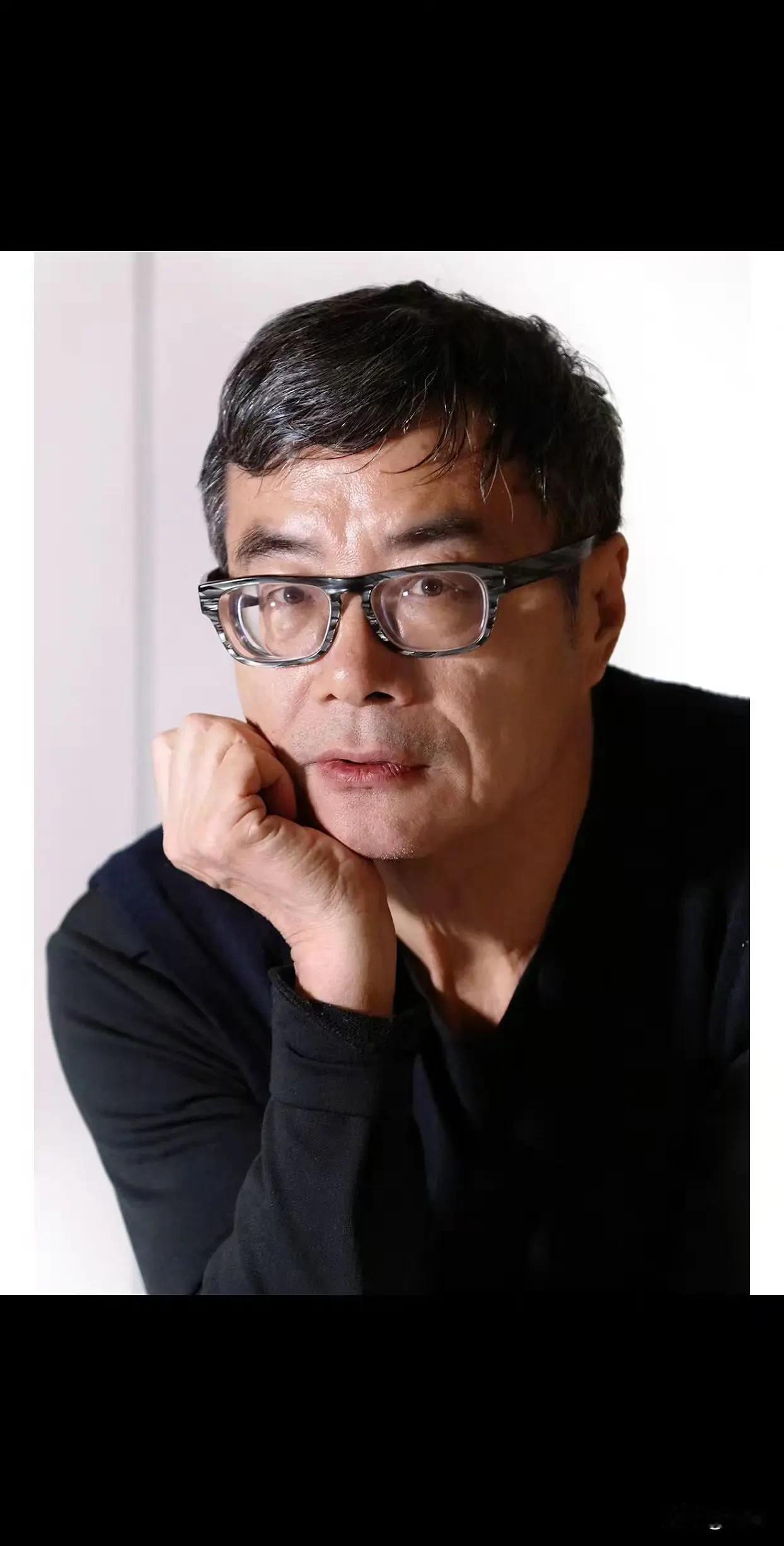 作家周国平一语中的：
“幸福就两件事：把命照看好，把心安顿好。把命照看好，就是我