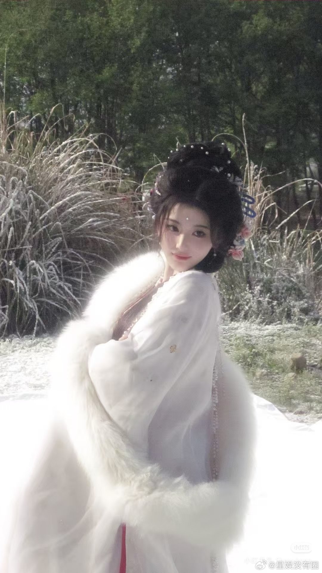 网上都说，孔雪儿这竞感真的刻进骨子里了，跟谁搭都像同台比美拼气场，抖舞全程各跳各