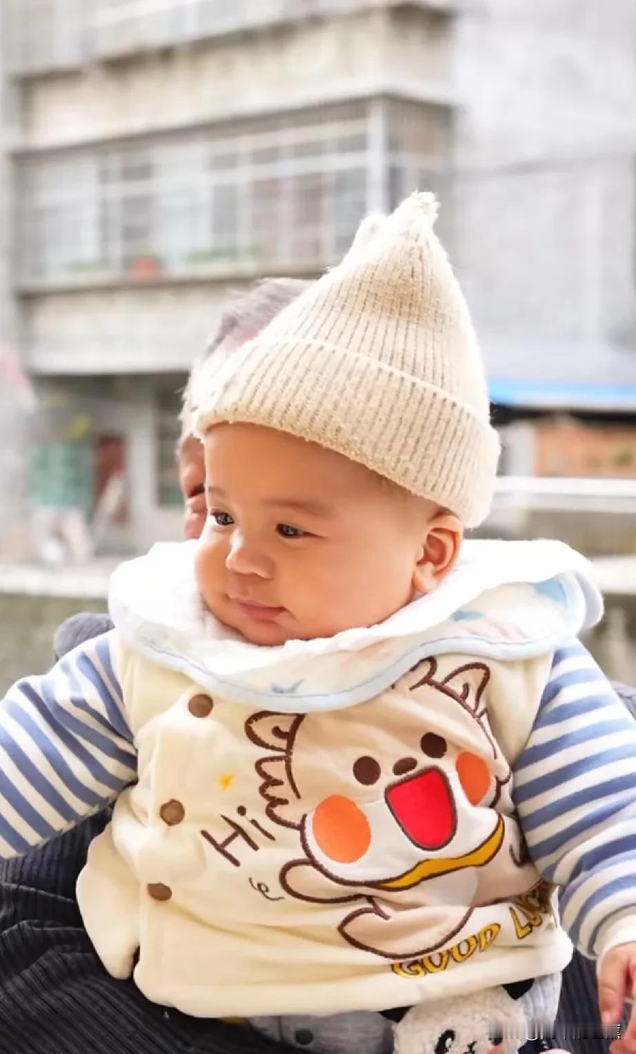 昨天有人说爷爷奶奶每个视频都有广告，广告做得太频繁了，结果今天视频里没了广告，主