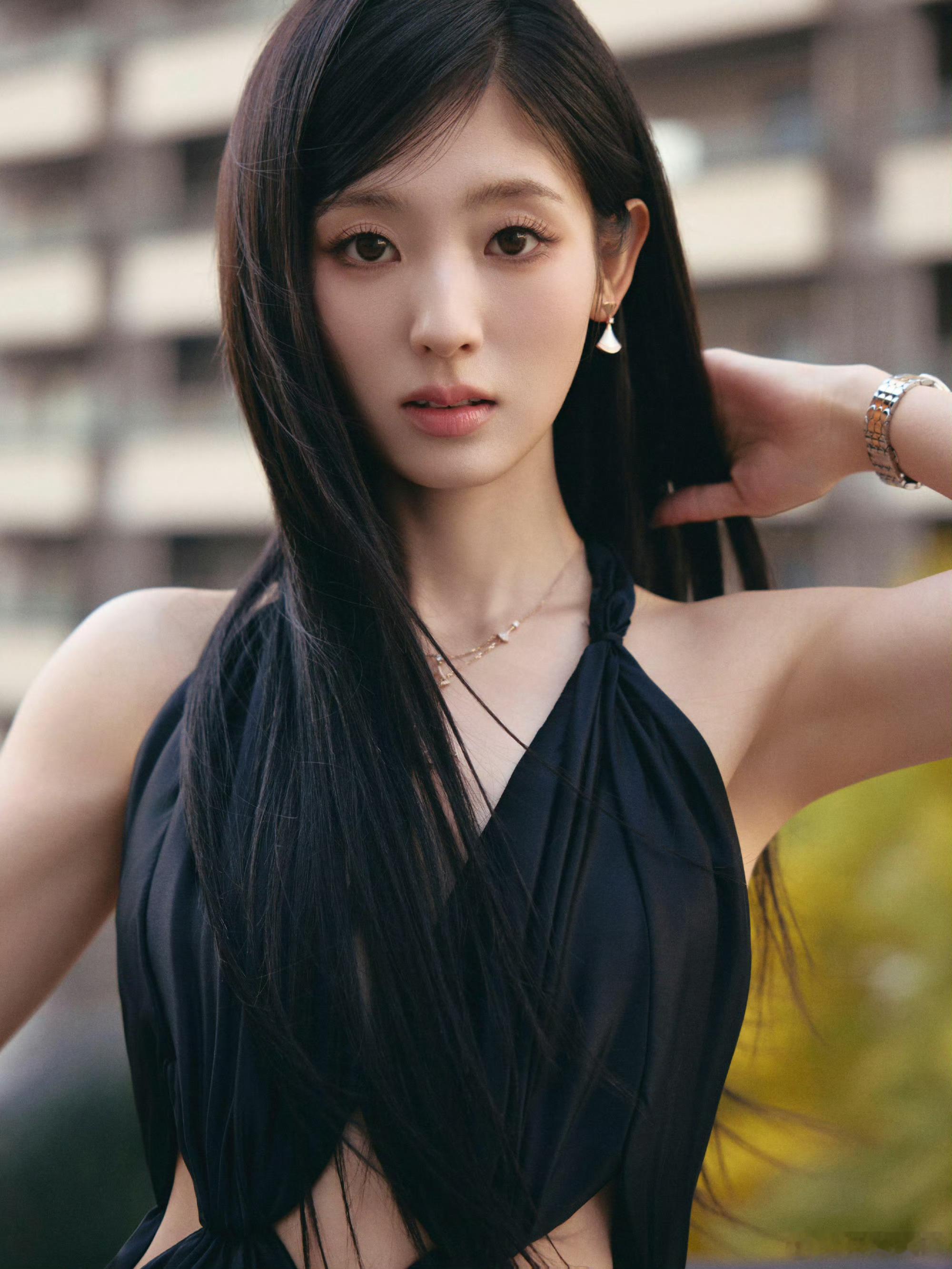 网传邢菲进组疯狂神落村黄俊捷邢菲出演疯狂神落村 刚在生万物看完邢菲的表演，这下又