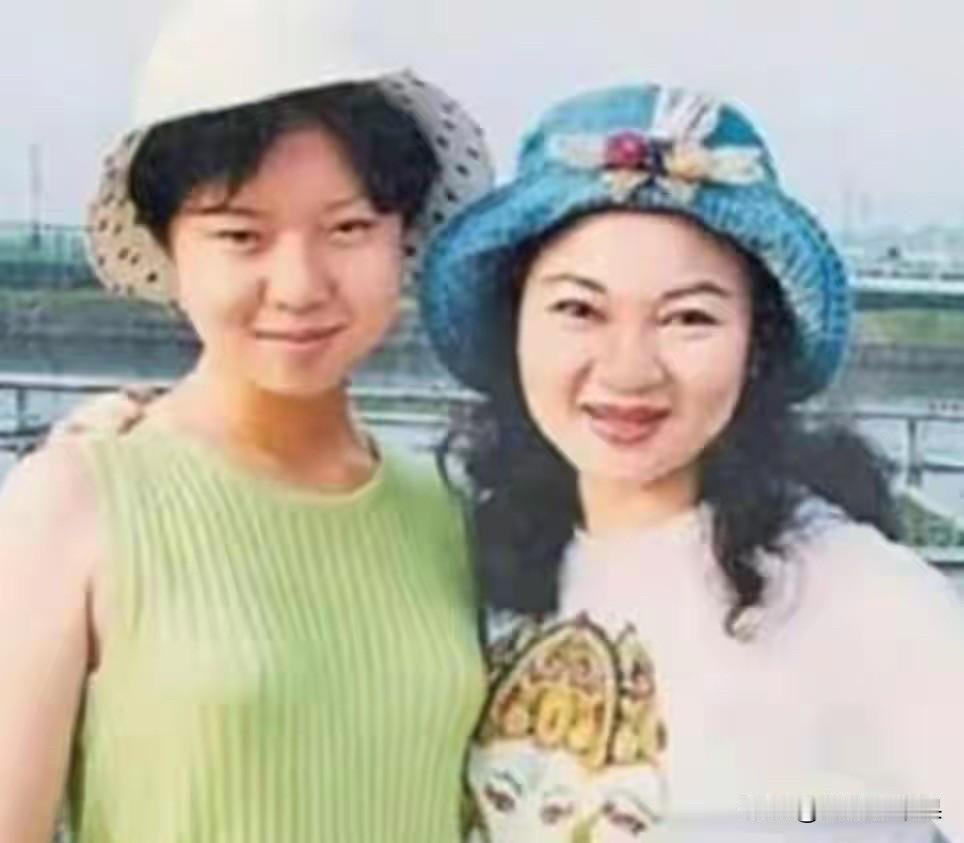 与白冰冰痛失女儿相比，张艾嘉能救出儿子的一个原因就是她真的心脏强大，善于演戏。