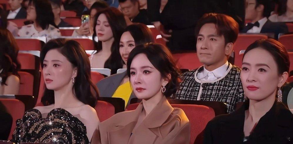 大家都更爱吹欣这种“政治正确”的糊人，但幂更好看啊还是 ​​​