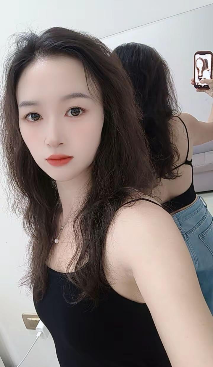 日子怎么可能和谁过都一样呢，遇见契合的爱人，情绪会变得安稳踏实，满心皆是满满的安