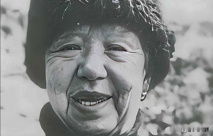 1942年，河北深山悬崖上，为躲避日军搜捕，50多名八路军藏在山洞中，长达20多