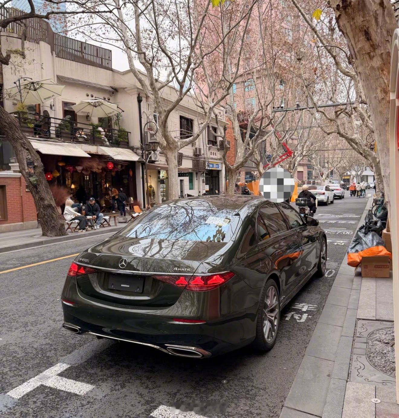 新S-Class测试车已经亮相国内街头，新款设计很有辨识度，期待看实车奔驰奔驰S