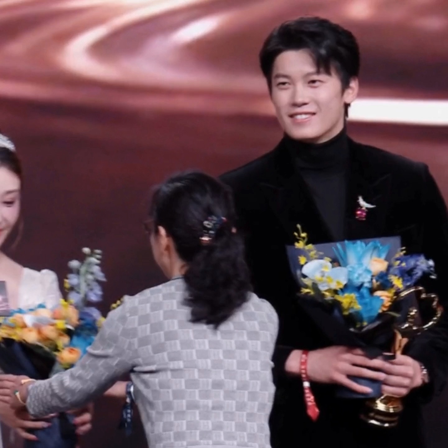 18.0  『9699』萌而咪之，猫步轻俏🐾汪顺黑西装好帅微博之夜