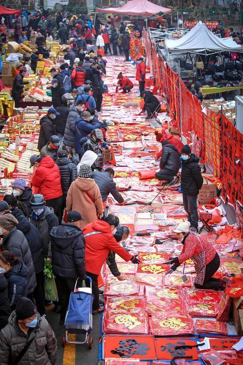 “人间烟火”这一词汇，浓缩了生活中最朴实而温暖的画面，尤以“一日三餐美食”最能体