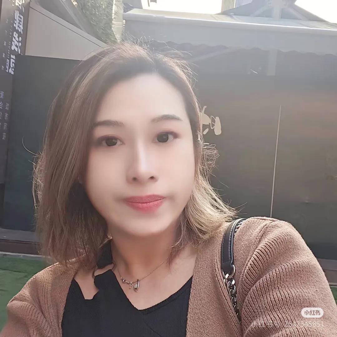话说香港近几年就推出了许多样靓身材正，气质也相当不错的新晋博主，而雨量就是其中之