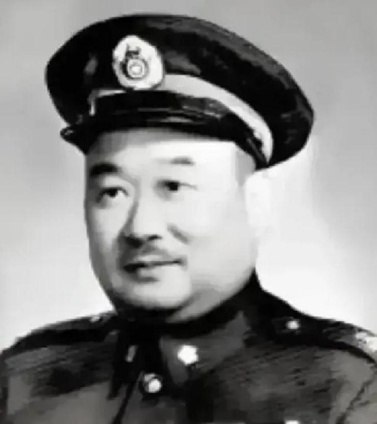 1949年，刘峙领着一群姨太太逃到香港，吃喝玩乐、大肆挥霍，殊不知，他每花一笔钱