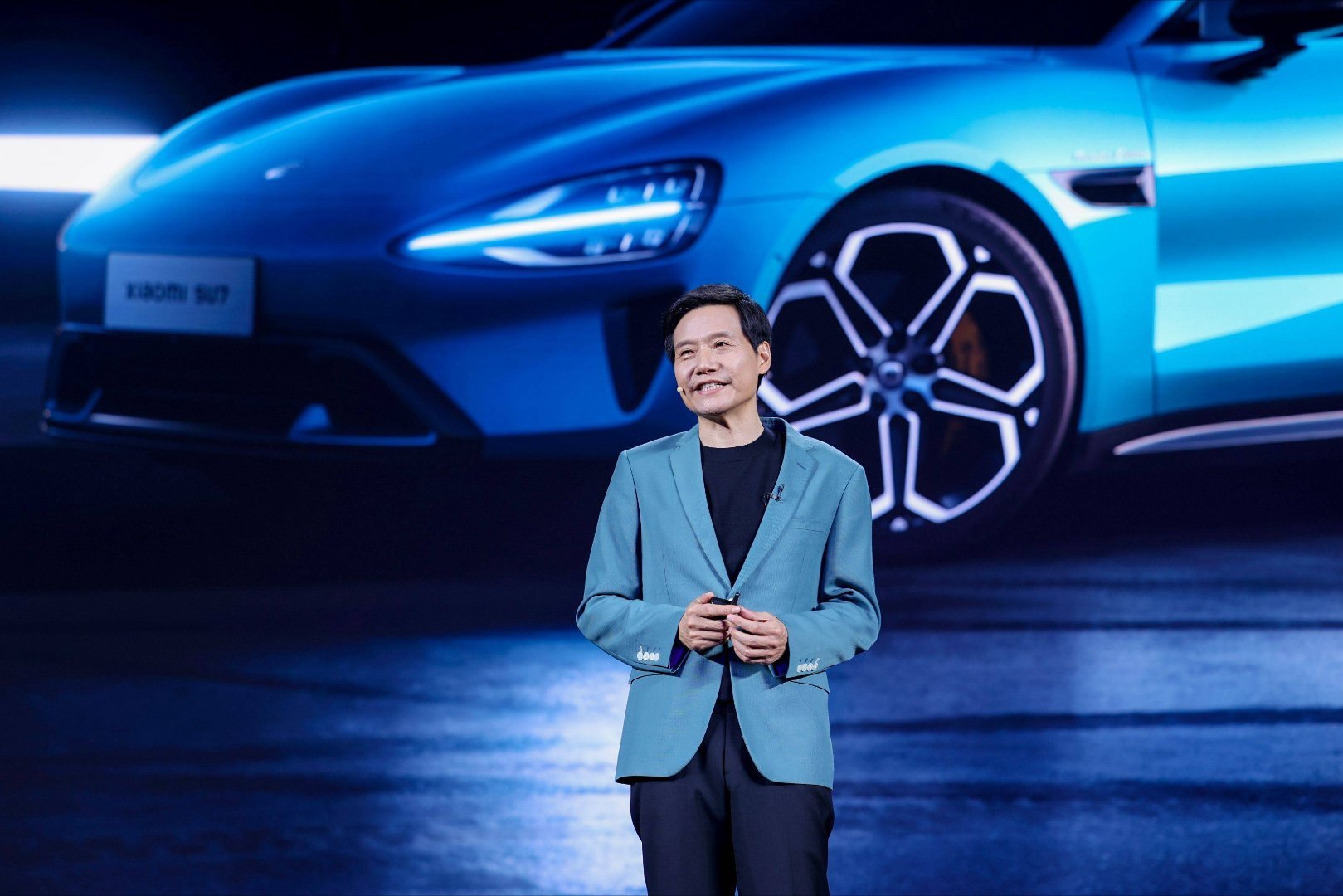 【雷军回应小米YU7标准版定价：原本是23.99万 便宜体现小米诚意】5月21日