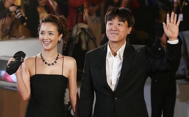 1997年，何冰遇到了多年未见的女同学李海洋，女同学说：“我都29了，嫁不出去了