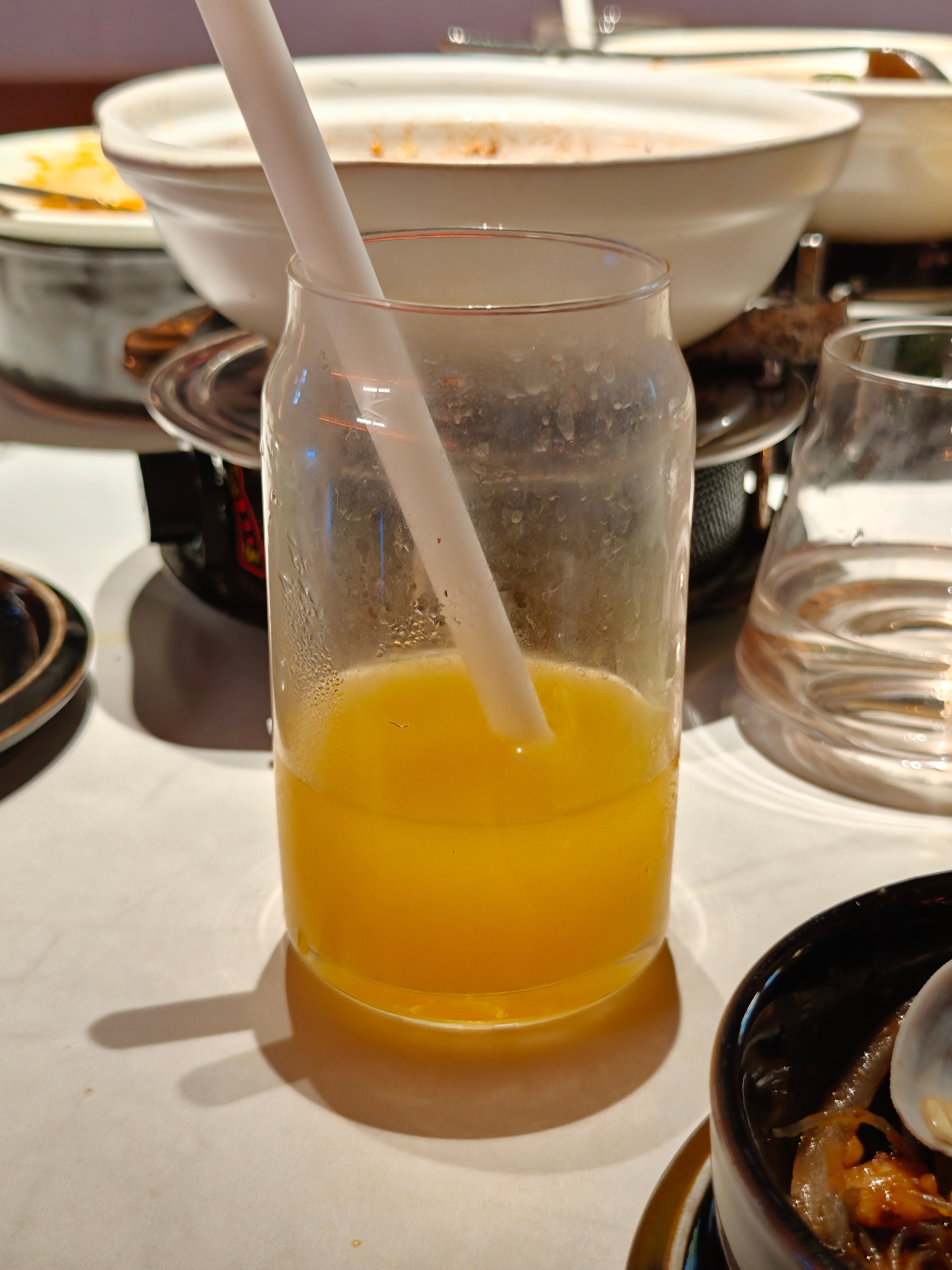 喝了四杯，还剩半杯…餐馆里的饮品齁甜齁甜的，受不了[无聊]一杯 15，喝了四杯，