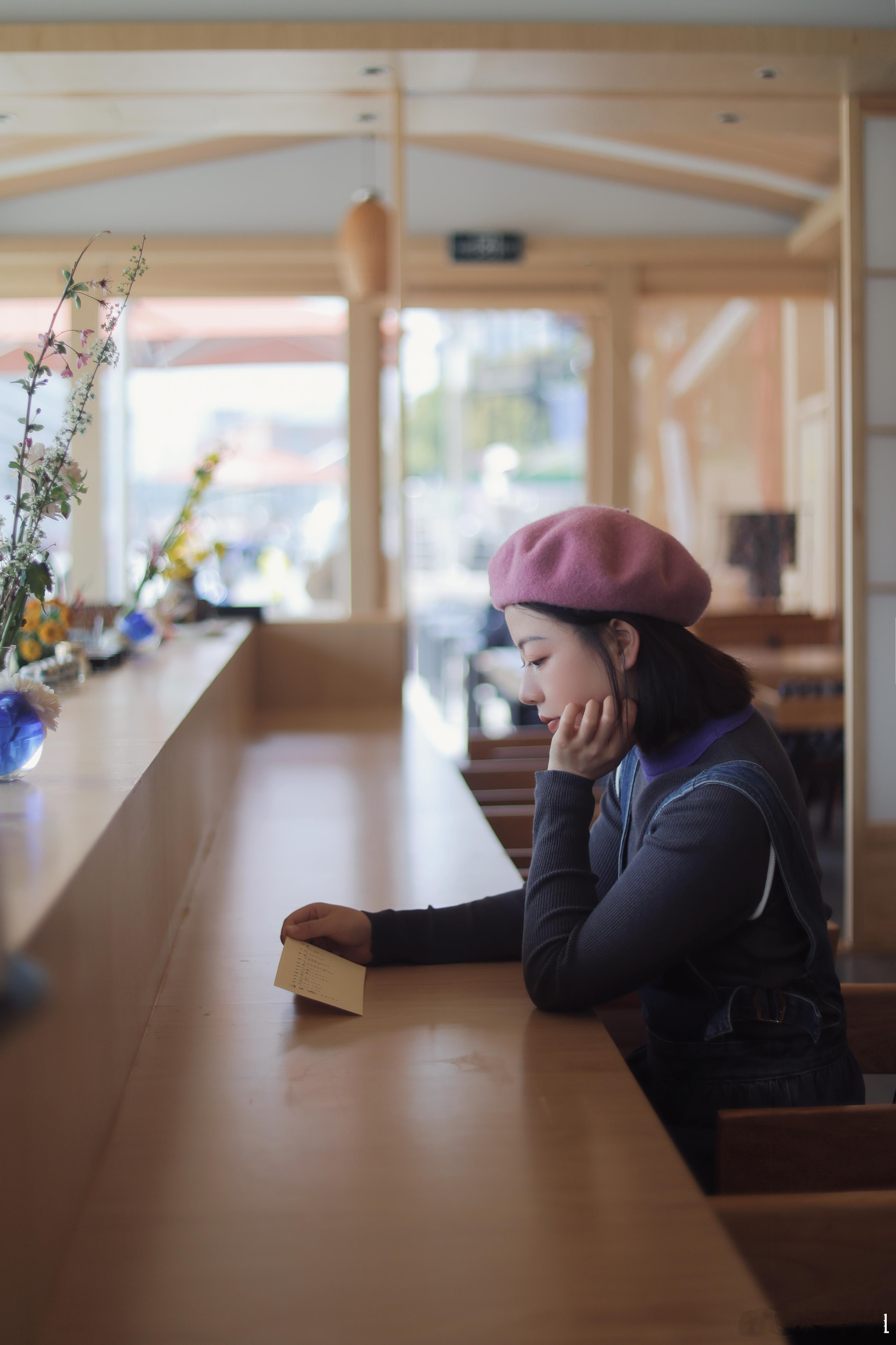 这个词是今年最棒的梗“爱你老己”，是今年最戳我的梗~它把“自己”叫成“老己”，像