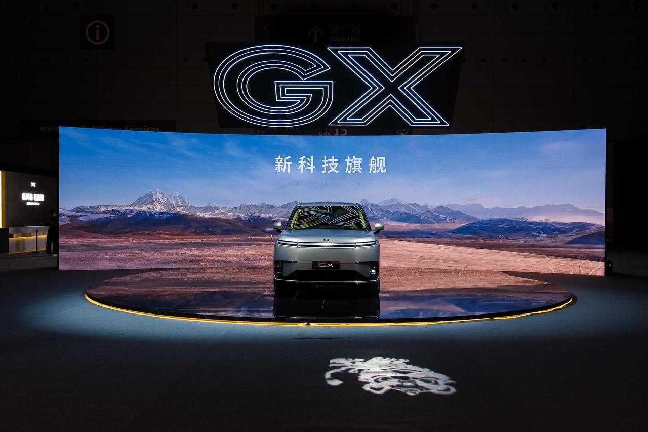 央视盖章的科技大成之作果然名不虚传！小鹏GX今晚预售真的太让人期待了～

坐进去