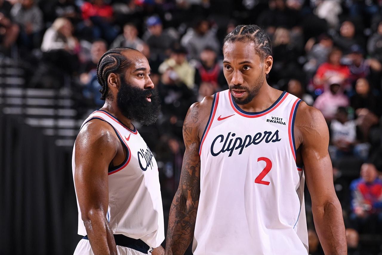 小卡：登哥，上场末节被DNP，这打凯尔特人能不能连胜，就看你啦？？？
哈登：我这