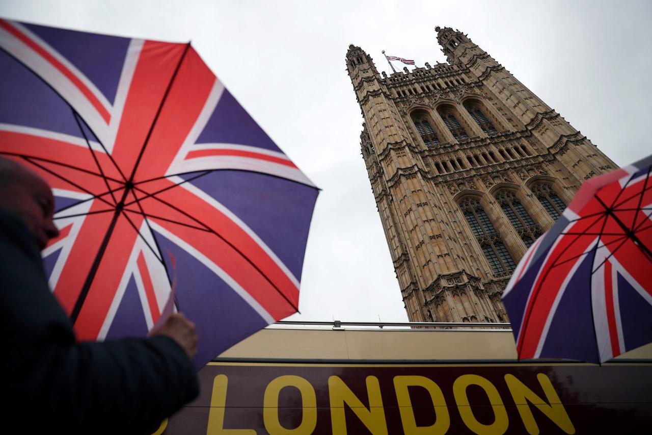 [To learn English]
British money manager