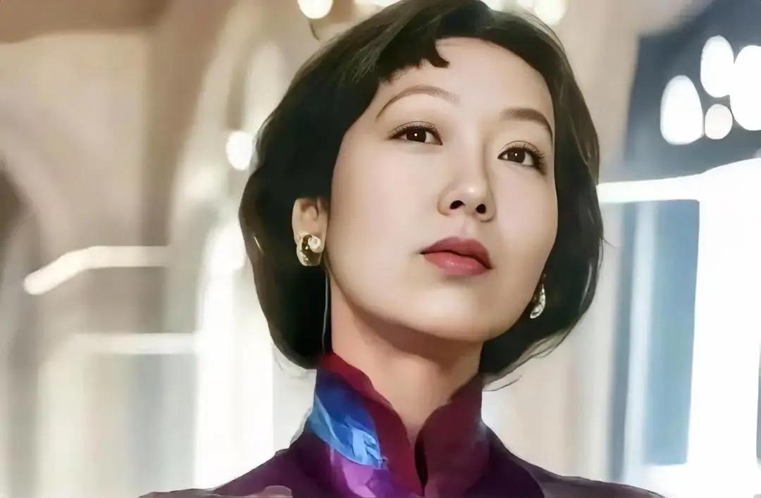 张爱玲说：“情人再好，也不过是男人打发寂寞的工具；妻子再老，也是男人一生的伴侣。