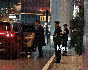 刚到重庆第一天，王曼昱陪练咋了？
腿有些瘸了，
难道是练的太狠了？

鳗鱼的新陪