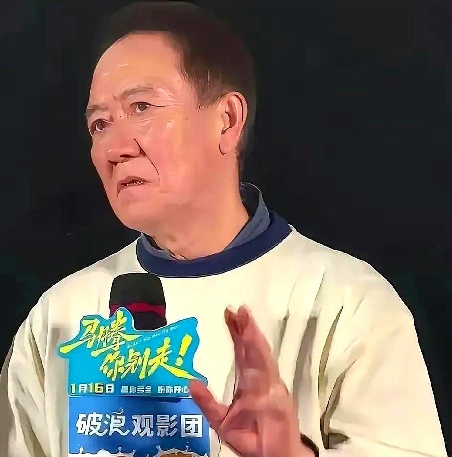 说实话，谁真想让父母住养老院啊？
李幼斌父亲98母亲95，每次推开养老院门，看见