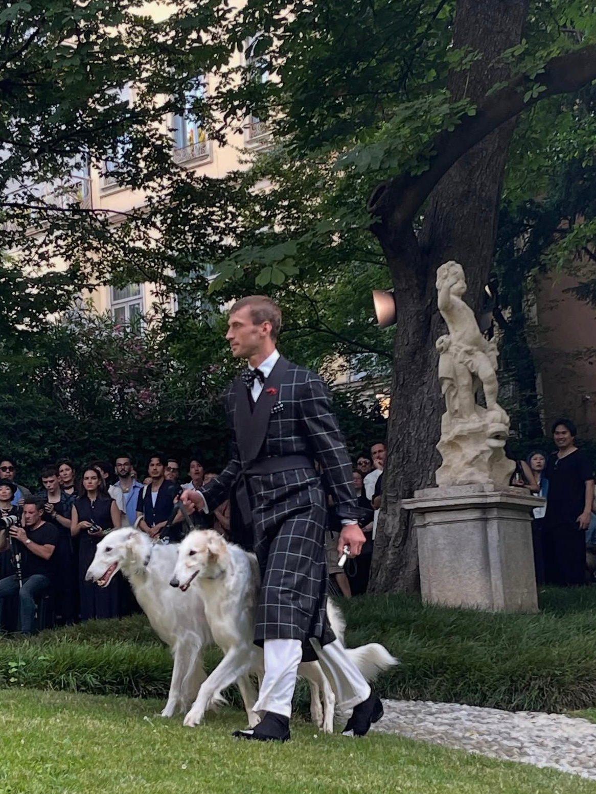 秀场分享：DUNHILL SPRING 2026 MENSWEAR从城市的晨光出