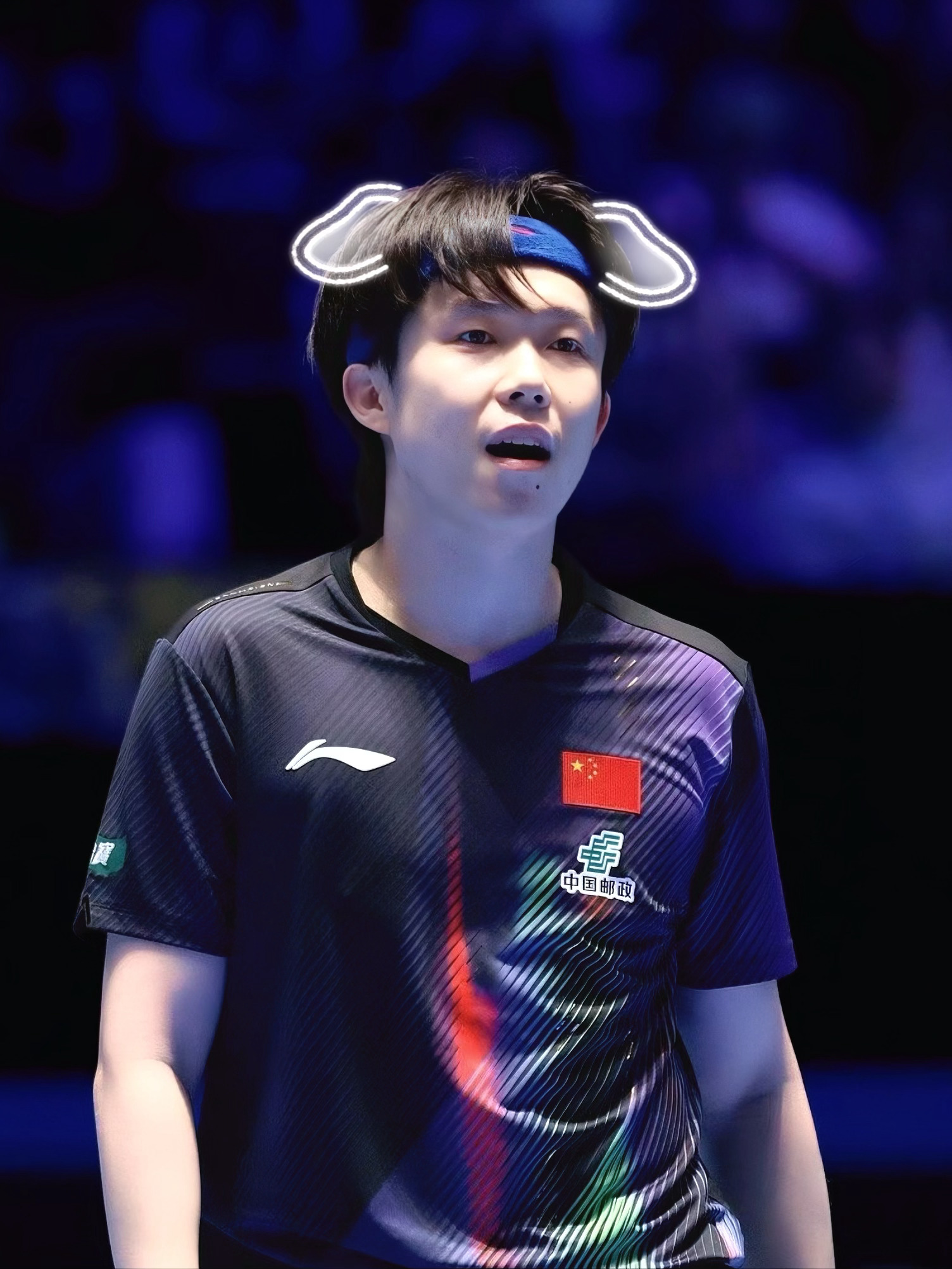 摸摸小狗头 万事不用愁 