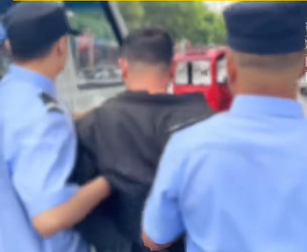 47岁的孟某某诋毁九三阅兵被依法拘留，实属大快人心，这样的惩处堪称及时且必要！