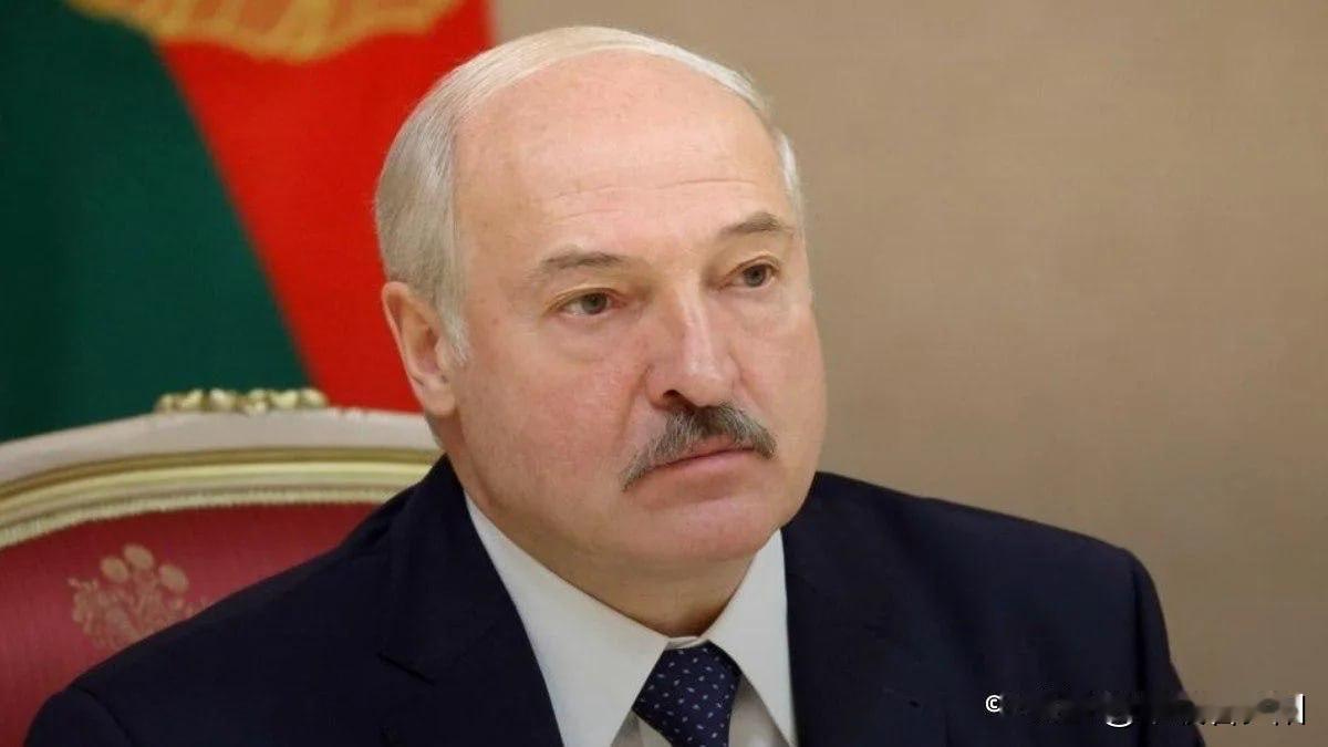 白俄罗斯总统卢卡申科接受采访时直言：欧洲不会跟白俄罗斯和俄罗斯开战。

他说：“