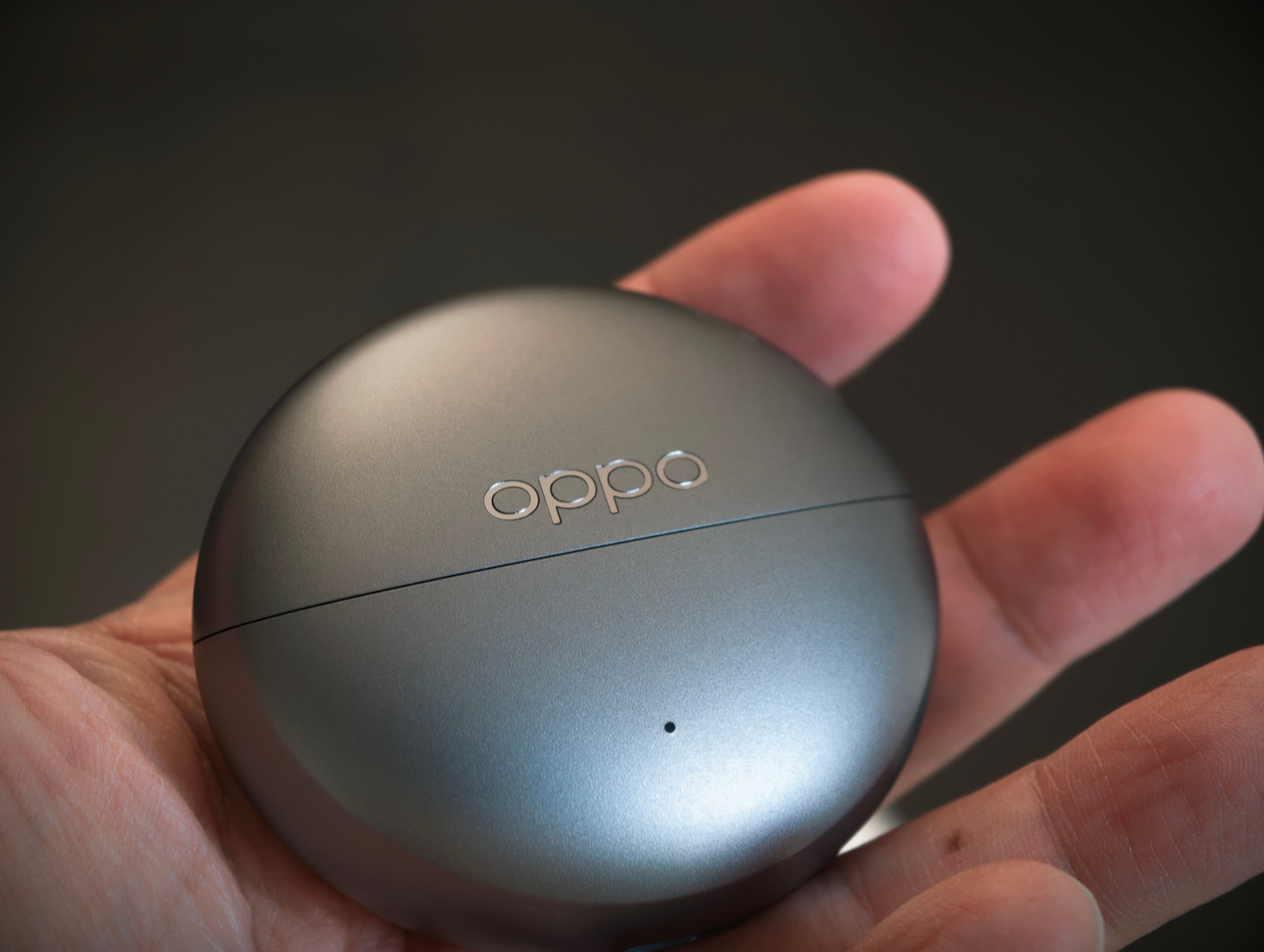 现在真的不一样了，很多数码产品早就不只是工具，直接变成穿搭加分项。有线耳机、耳夹