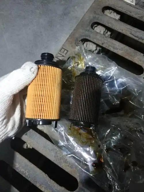 前两天在汽配城碰到老张，他攥着张保养单直叹气。他那台卡罗拉才跑 4000 公里，