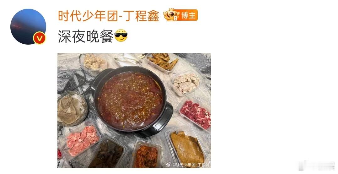 丁程鑫回重庆plog就爱看一些日常分享!毛线帽➕黑框眼镜，素颜超顶🔝超帅的青春