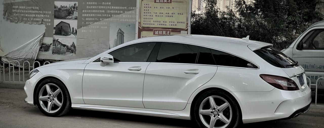 全世界最好看的猎装车型车侧面是CLS猎装版最佳的观赏位，也是整车的灵魂之所在。1