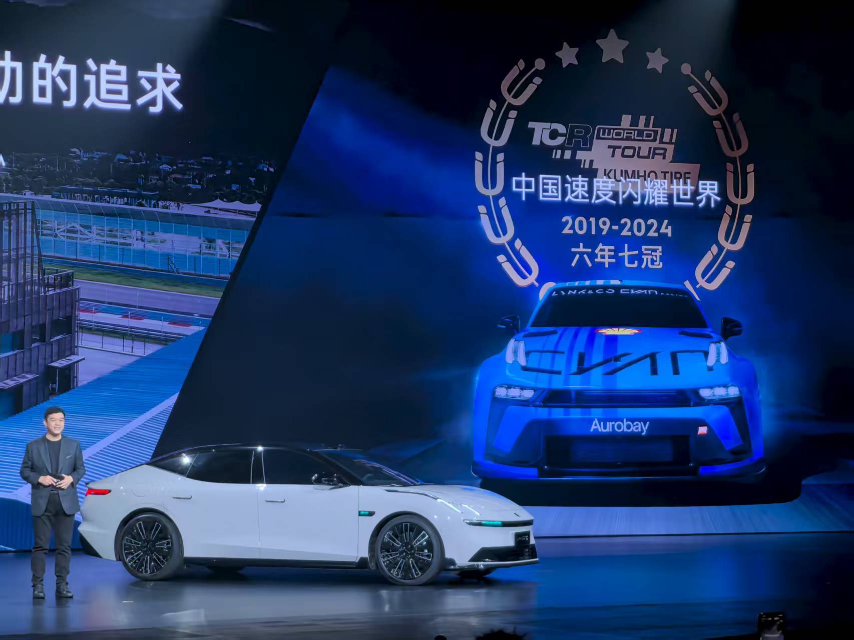 领克这是玩嗨了啊，10 EM-P 17.38万起，还是指导价，限时优惠价是16.