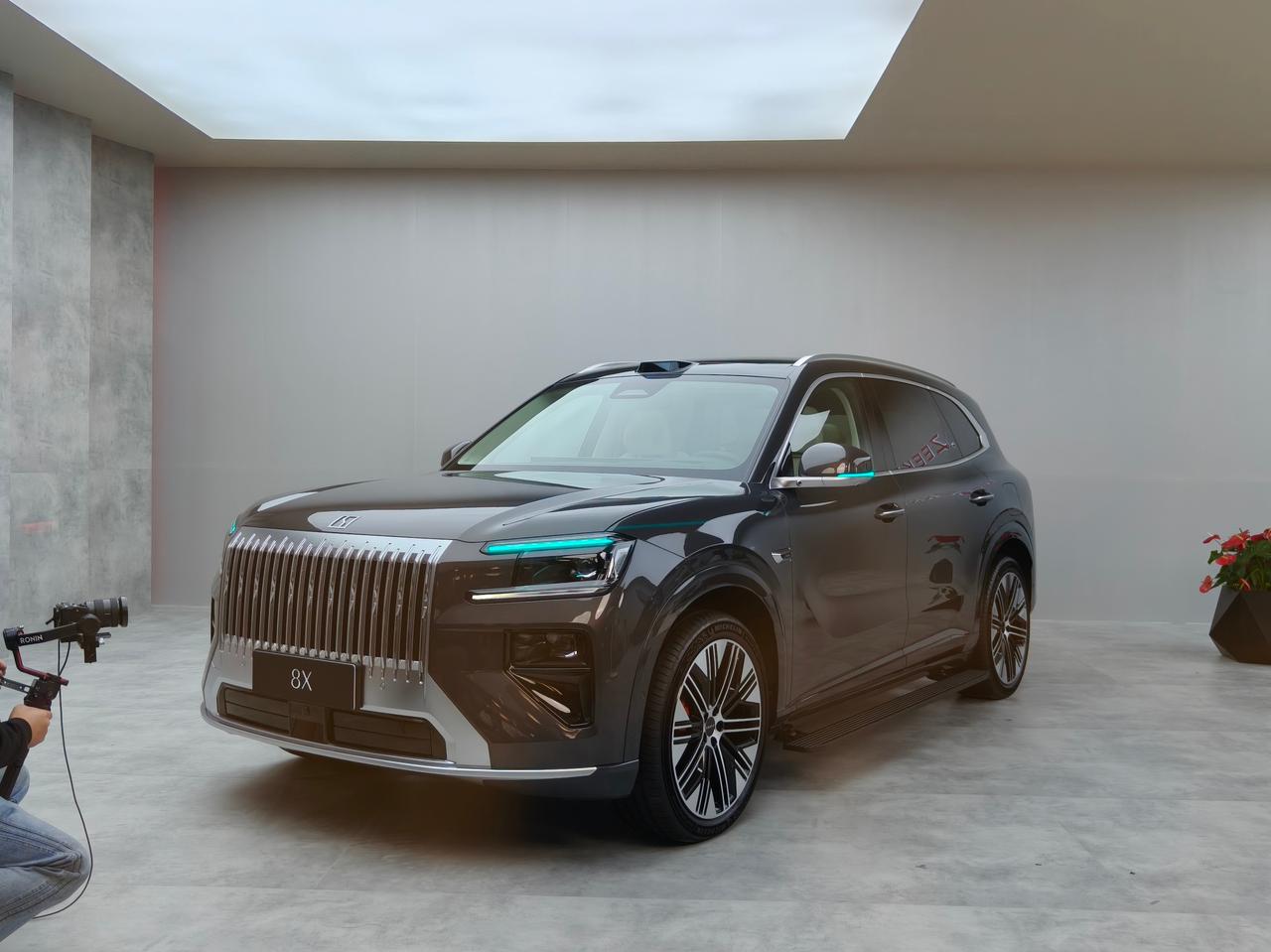 极氪 8X 预售价出炉，共 4 款配置~

Max版 37.68 万元、Ultr