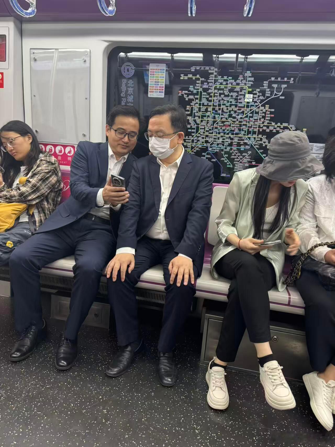 被网友偶遇 低调朴素接地气 比亚迪