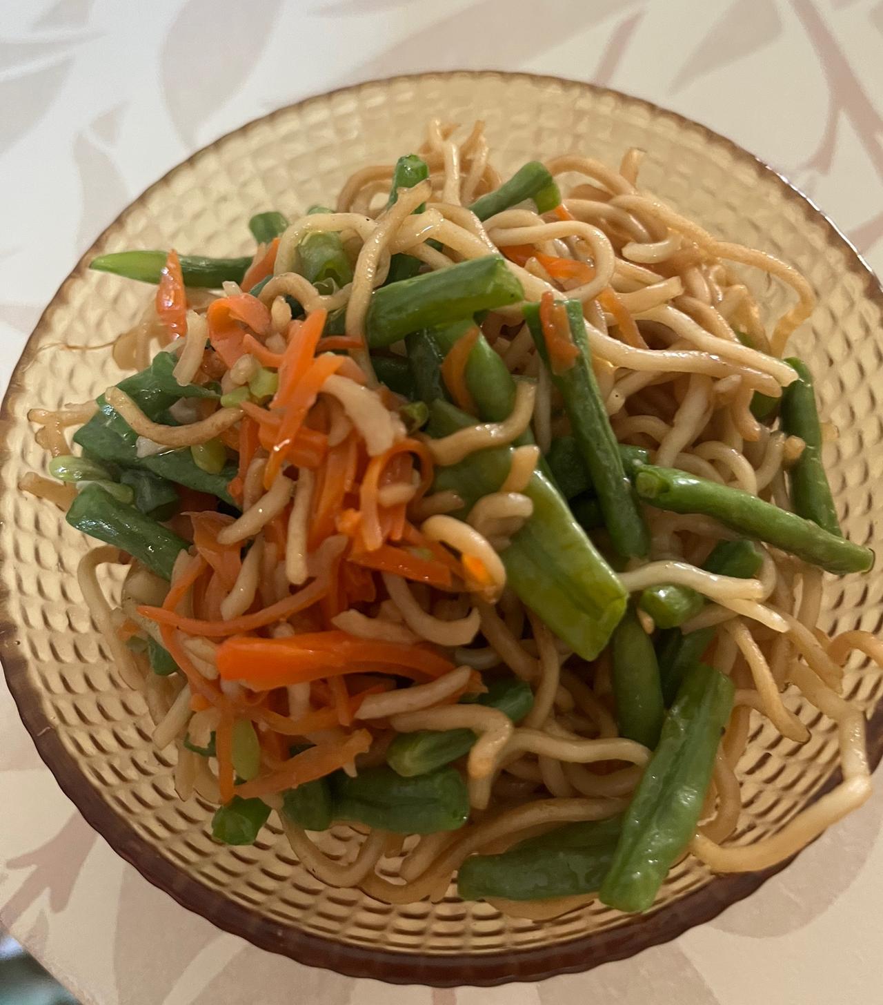 幸福是什么
吃的简单，说简单也是挺反索，反正不是大鱼大肉。
主食；豆角红萝卜丝炒