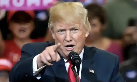 美国被伊朗算计惨了！伊朗的战术太毒辣——不打就封锁海峡，打了就有限反击，打完再封