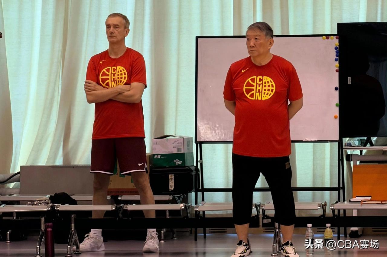 为检验封闭集训成果，中国女篮与北体大男篮进行了热身赛，虽然输给了对手，但起到了锻