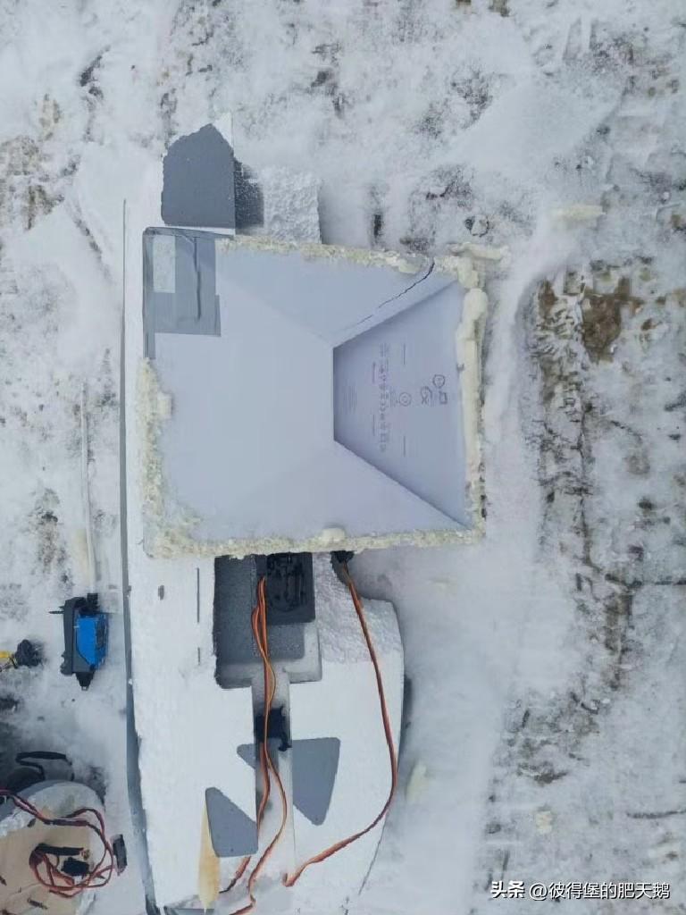 #俄乌冲突# 
乌克兰实锤马斯克通俄
乌军在一架俄罗斯BM-35 无人机残骸中发