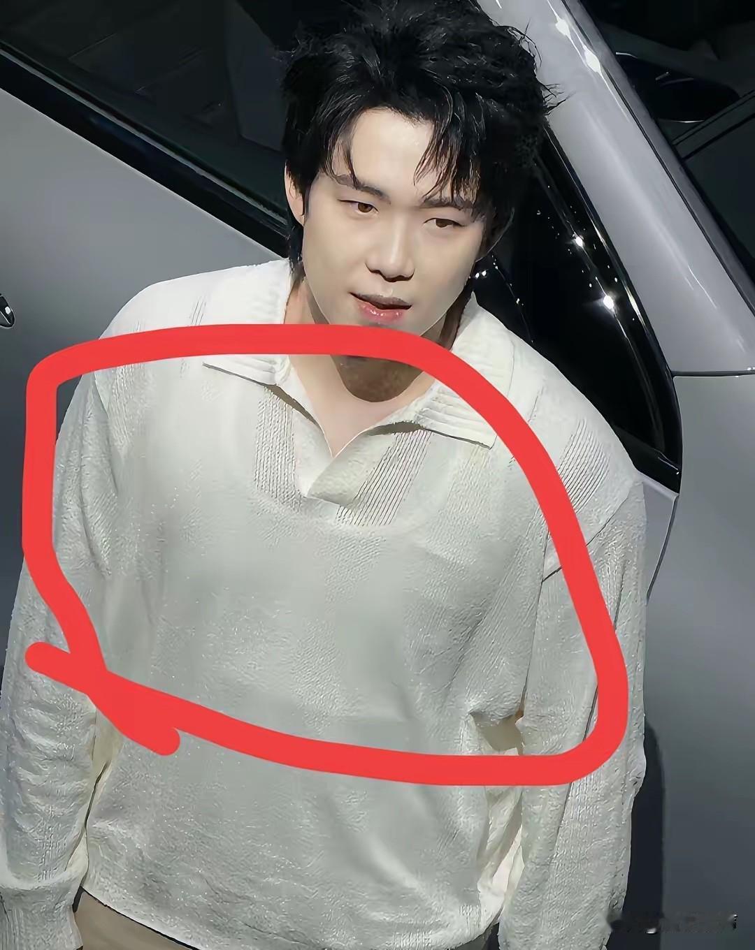 王楚钦这人
你不能细看
因为你一细看，越仔细看越觉得，他是一个保守派男孩。

不