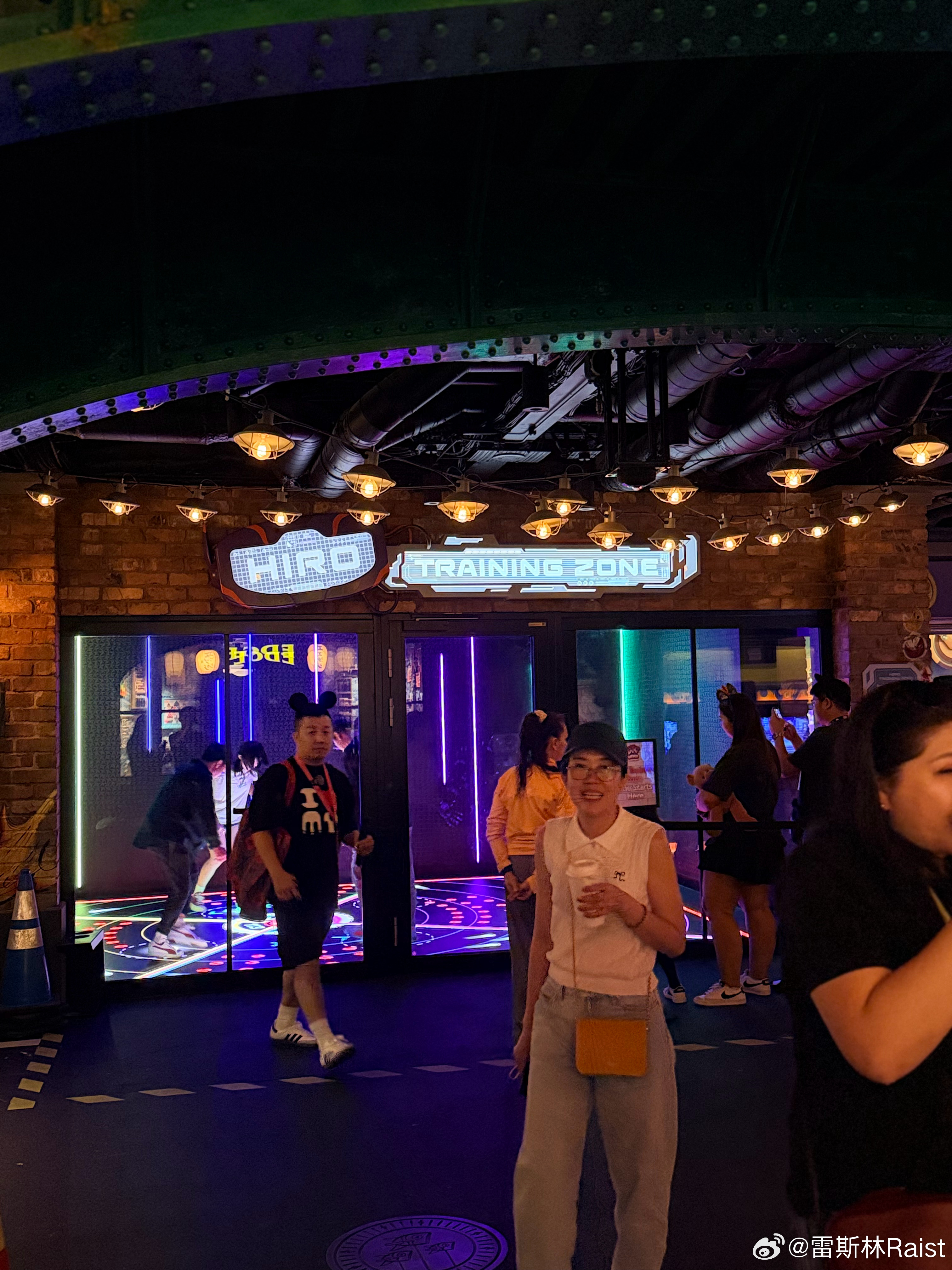 来体验迪士尼探险号的测试航，今天是第一天行程，打算每天介绍一个区域。七楼的后部区