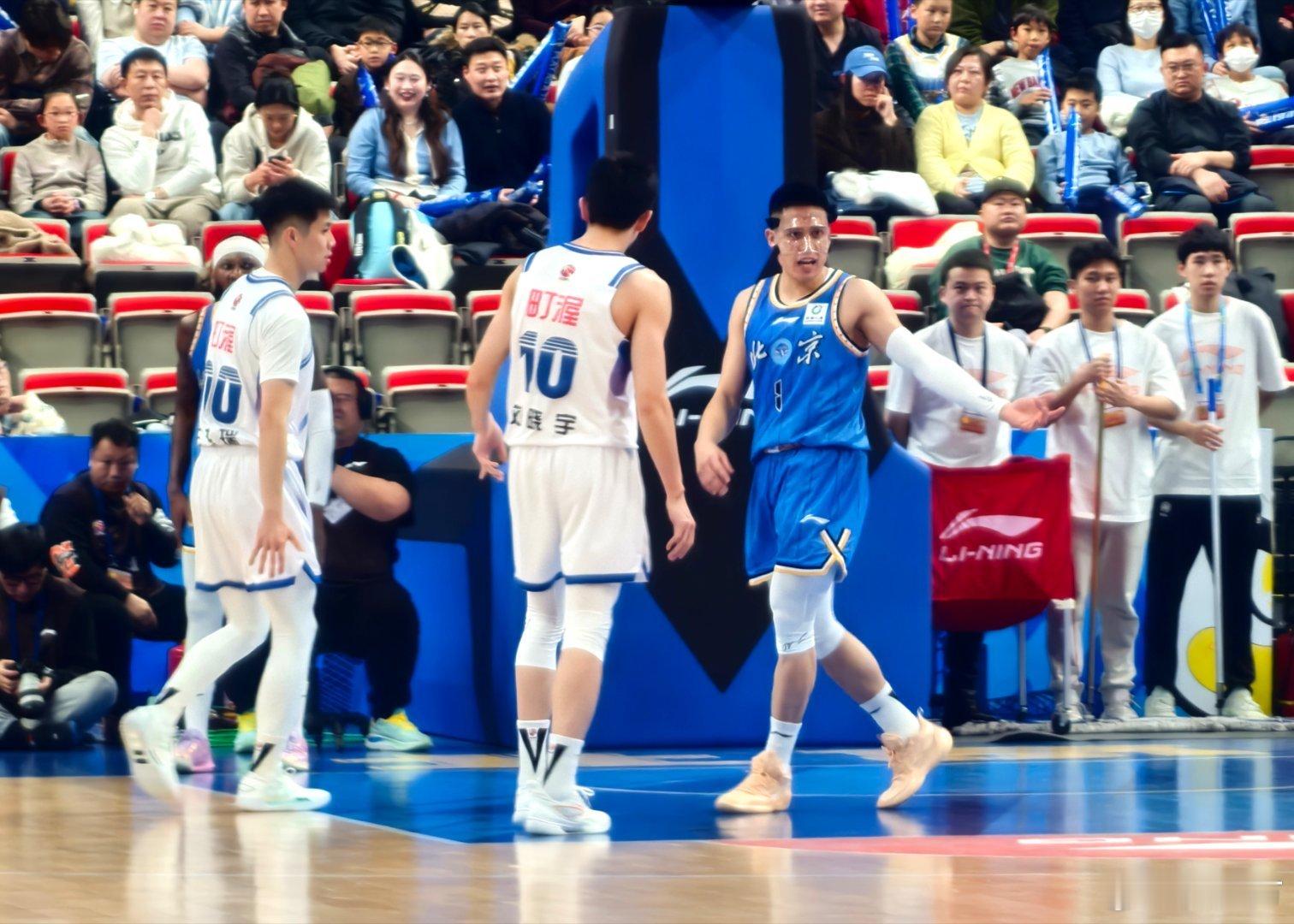 北京男篮vs宁波男篮 好消息是，陈盈骏终于能跟面具正常相处了。 