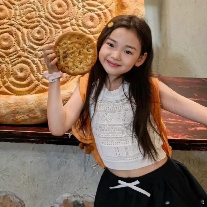 如果你女儿这么可爱，你也会舍不得她离开自己身边，天下妈妈都一样