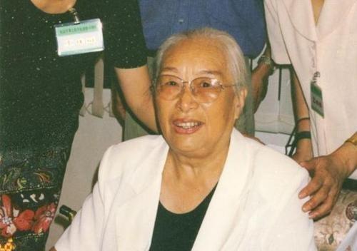 陈赓于1961年逝世，1992年妻子傅涯坚持前往台湾，下飞机却因不知该上哪辆车而