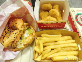 塔门万岁！！！每天都想吃塔斯汀香辣鸡腿堡百吃不腻！堡胚手擀现做吃起来很有韧劲儿鸡