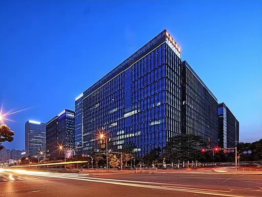 后悔死了……
南山房东这下真悔到拍大腿，三万腾讯员工陆续从科兴搬去企鹅岛，片区租