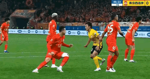 看了下面这个图片，你还认为这是在踢球吗？踢球需要这样的动作吗？我们的足协，我们的