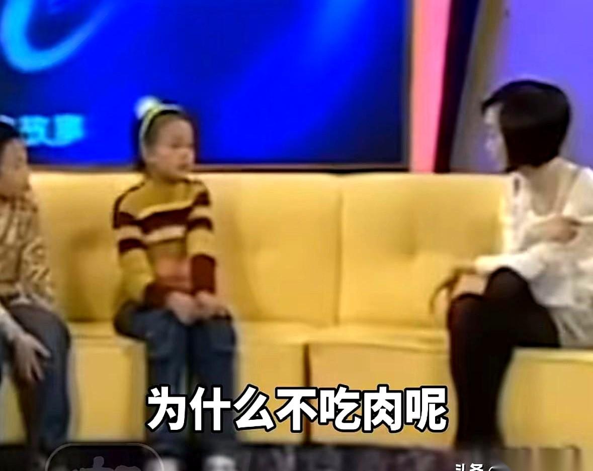 鲁豫终于回应了。
为啥对山里孩子问“为什么不吃肉”，她说那是个“善意的提问技巧”